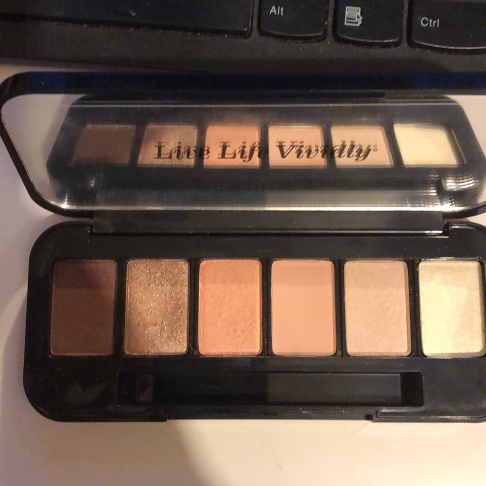 Buxom White Russian eyeshadow palette